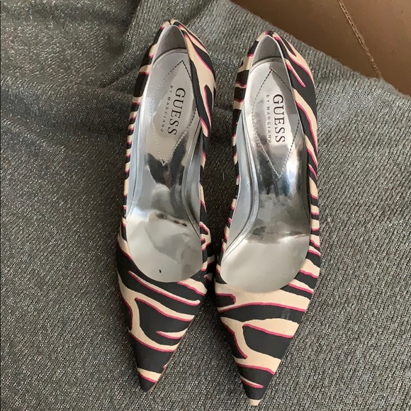Guess Carrie Pump - Picture 1 of 3